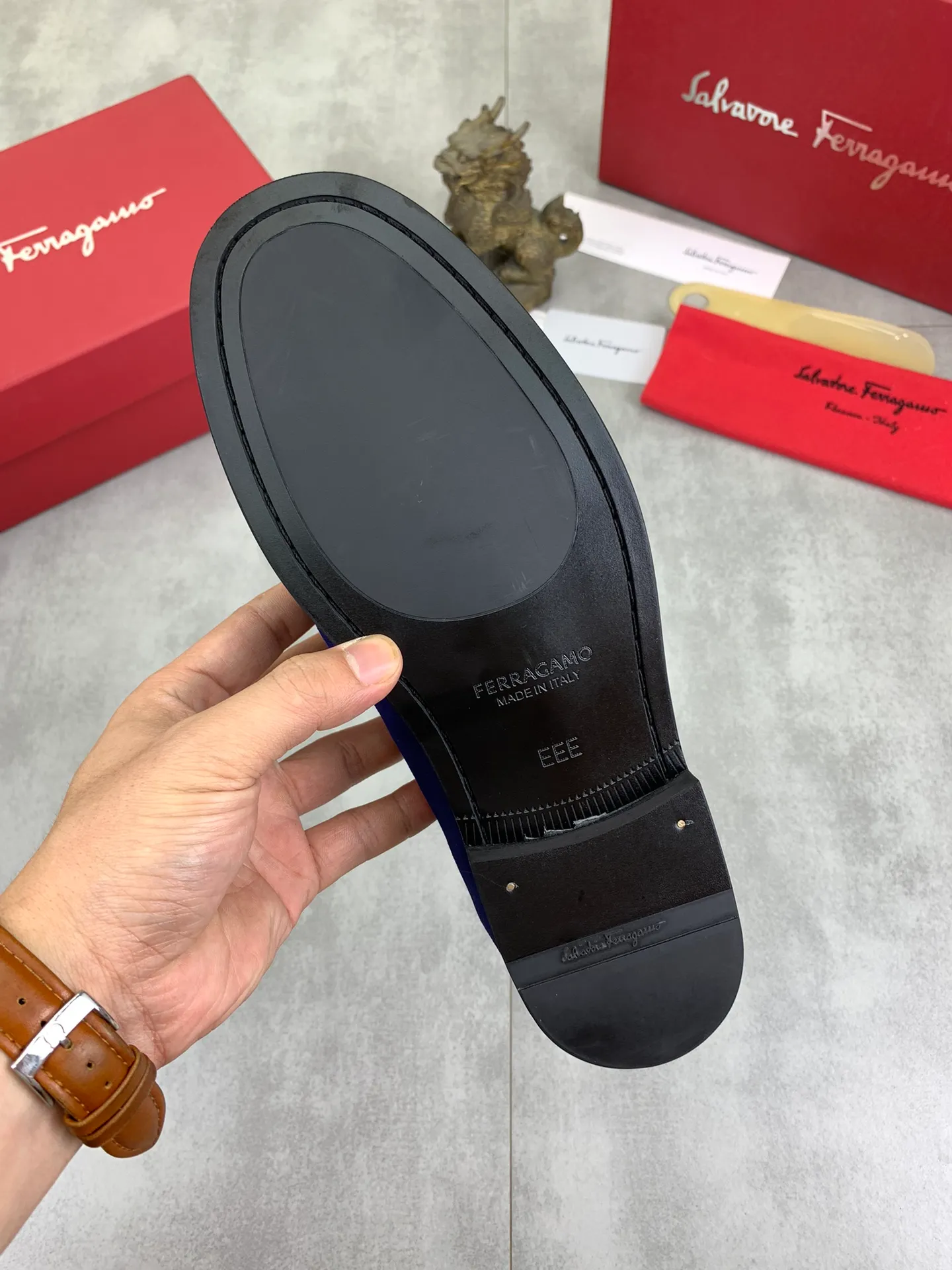 Men's Men's Shoes 💰P460💰[New Style] Water-dyed Niuli 🆘[Salvatore Ferragamo] Ferragamo's latest casual business leather shoes for men! Available at counters simultaneously! The fabric is made of specially imported original calfskin, the lining is made of imported water-dyed cowhide, and the original combination outsole is absolutely luxurious and leads the fashion trend. Matching code: 38-45; black or blue optional